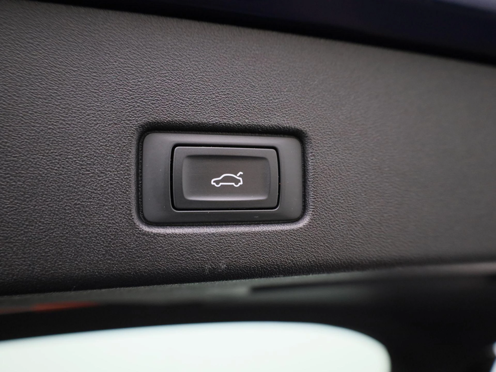 Audi-Q4 e-tron-image-13
