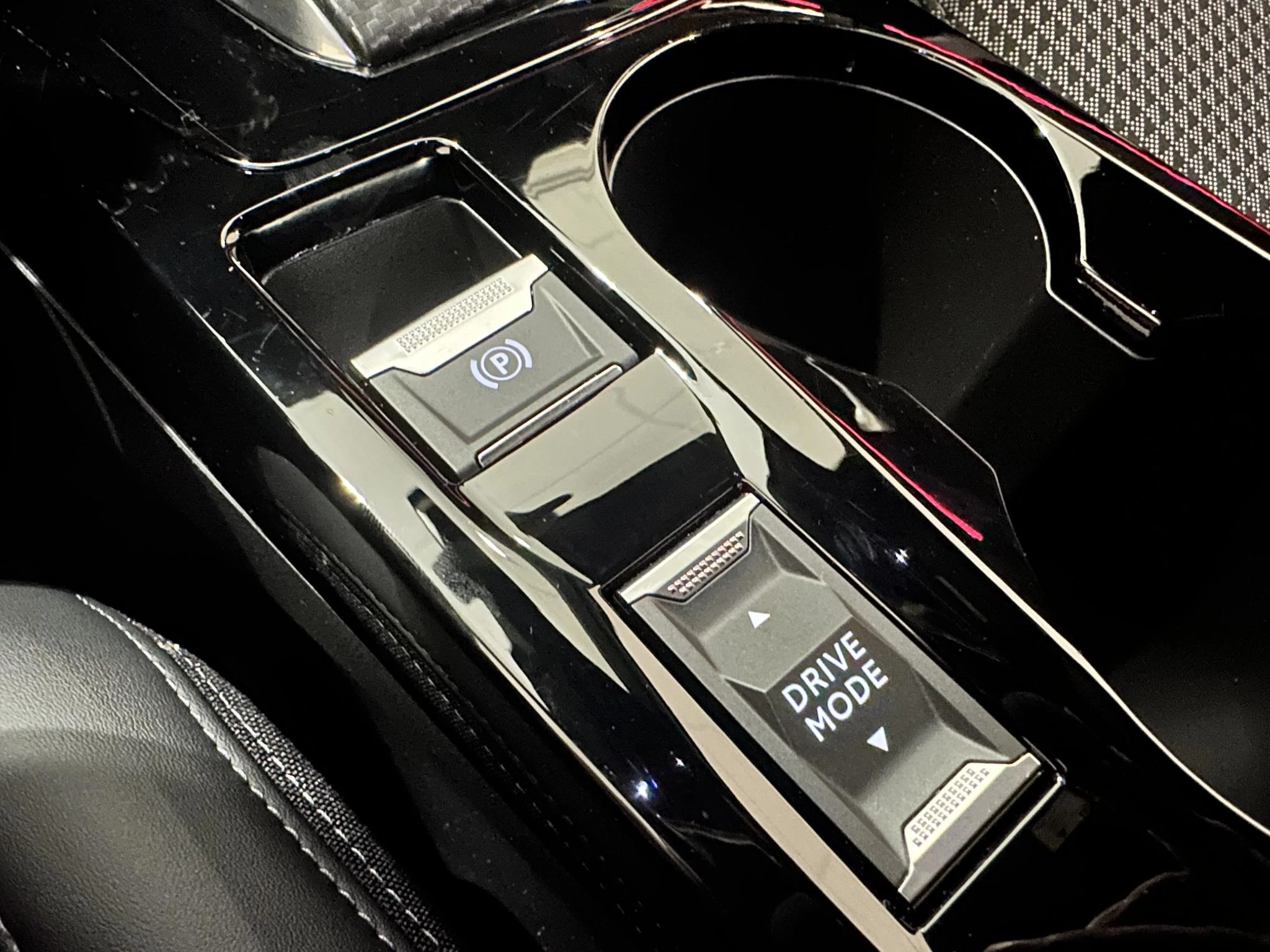 Peugeot-e-2008-image-13