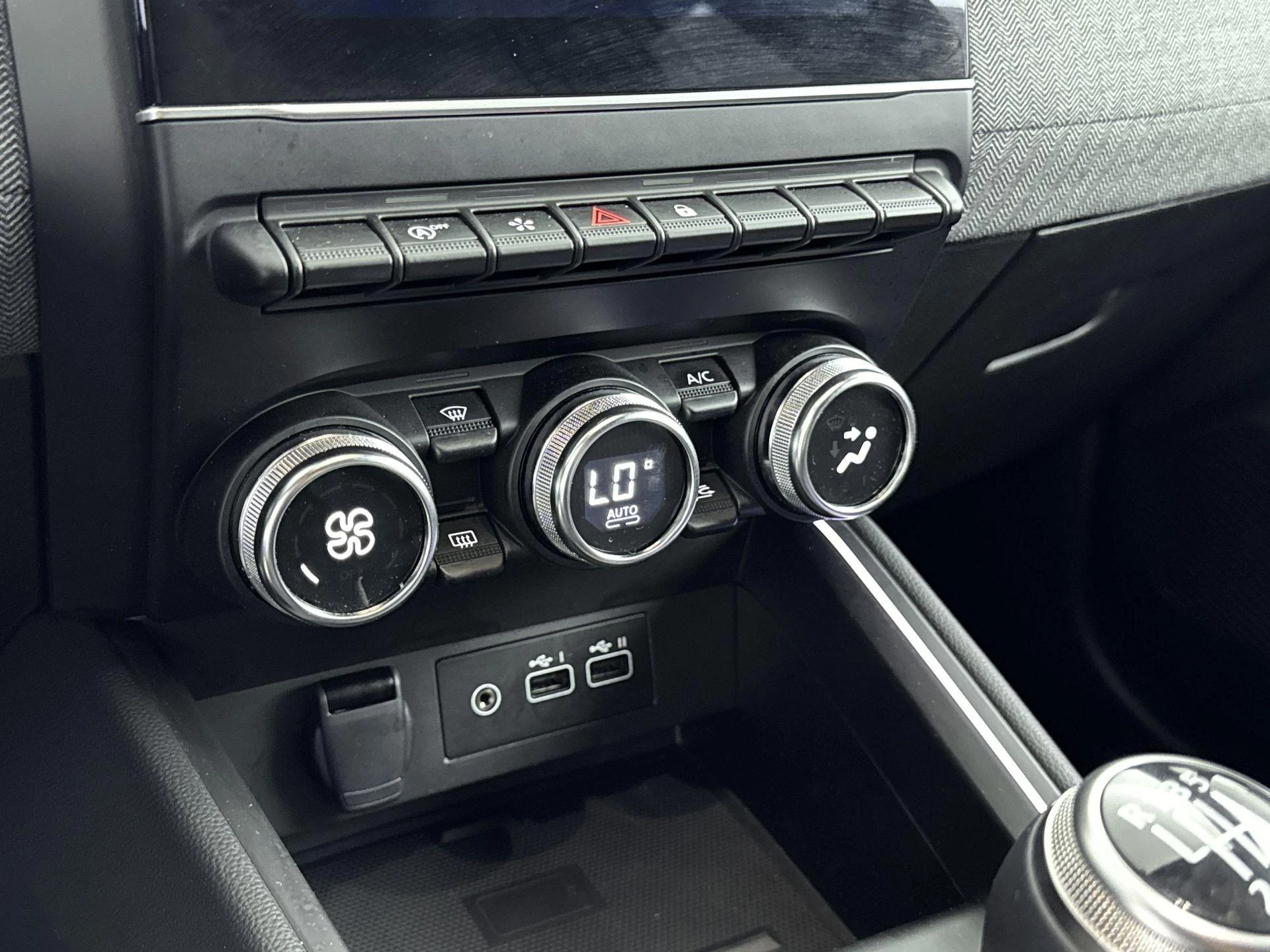 Renault-Clio-image-16