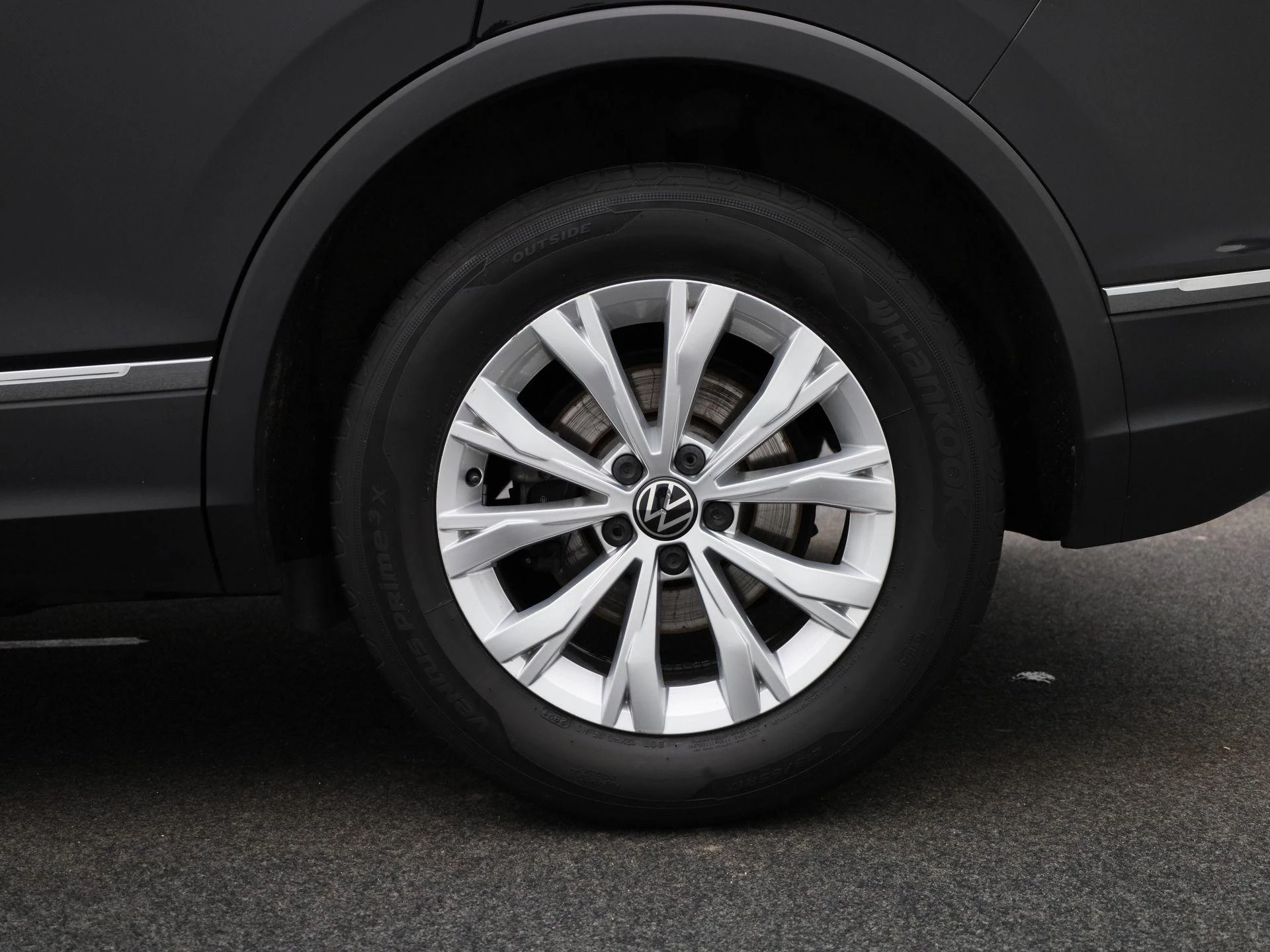 Volkswagen-Tiguan-image-12