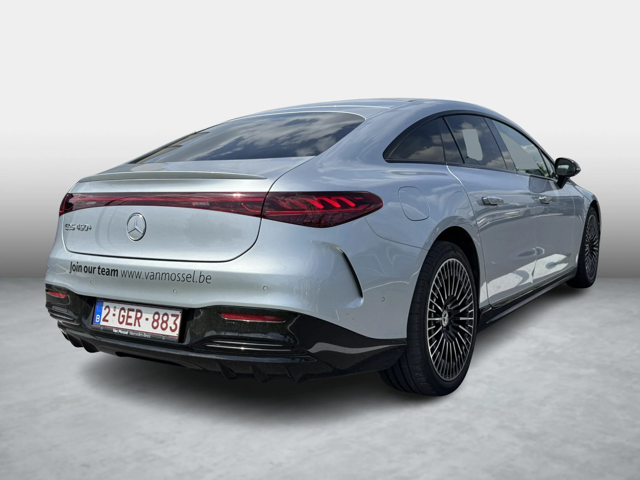 Mercedes-Benz-EQS-image-5