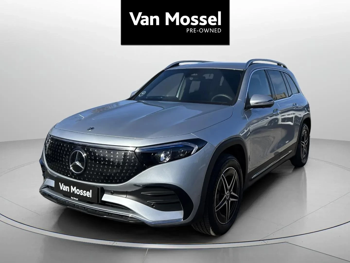 Mercedes-Benz-EQB-image-0