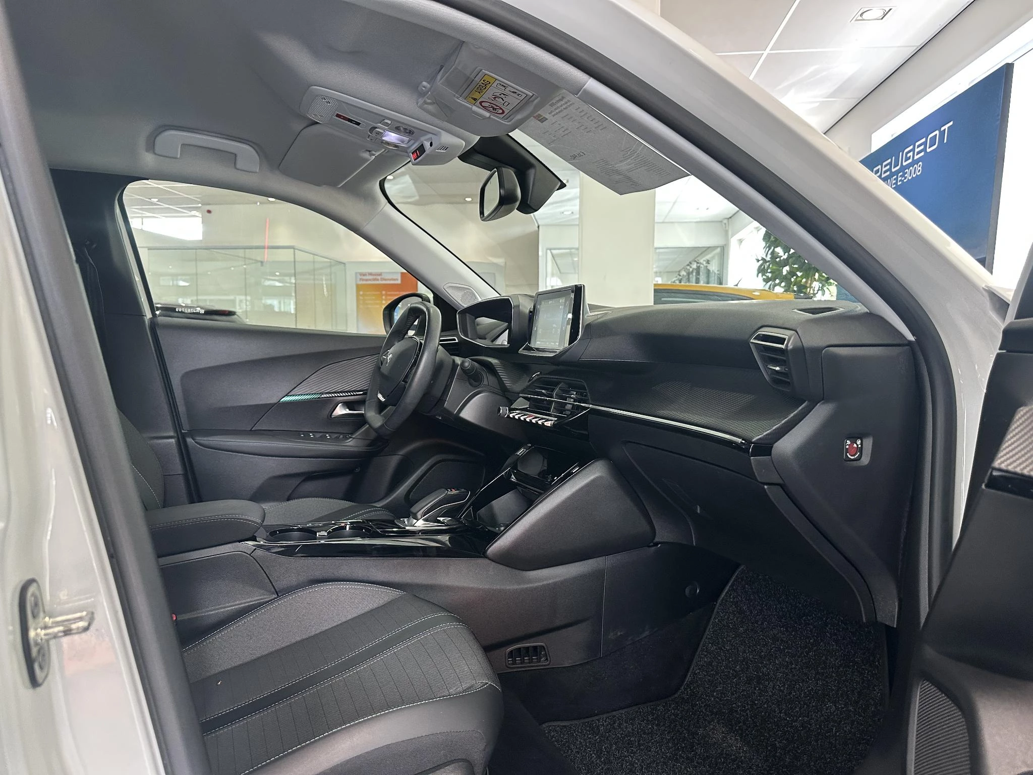 Peugeot-e-2008-image-11