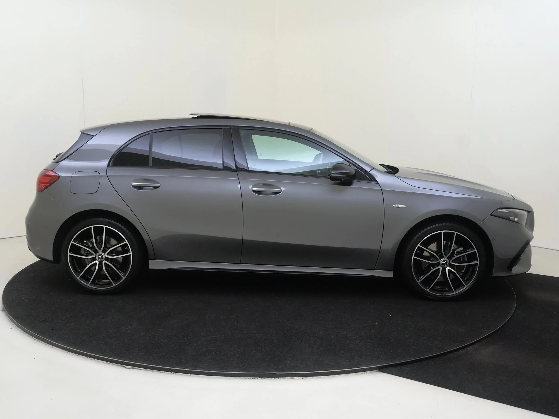 Mercedes-Benz A-Klasse 250 e Business Solution AMG