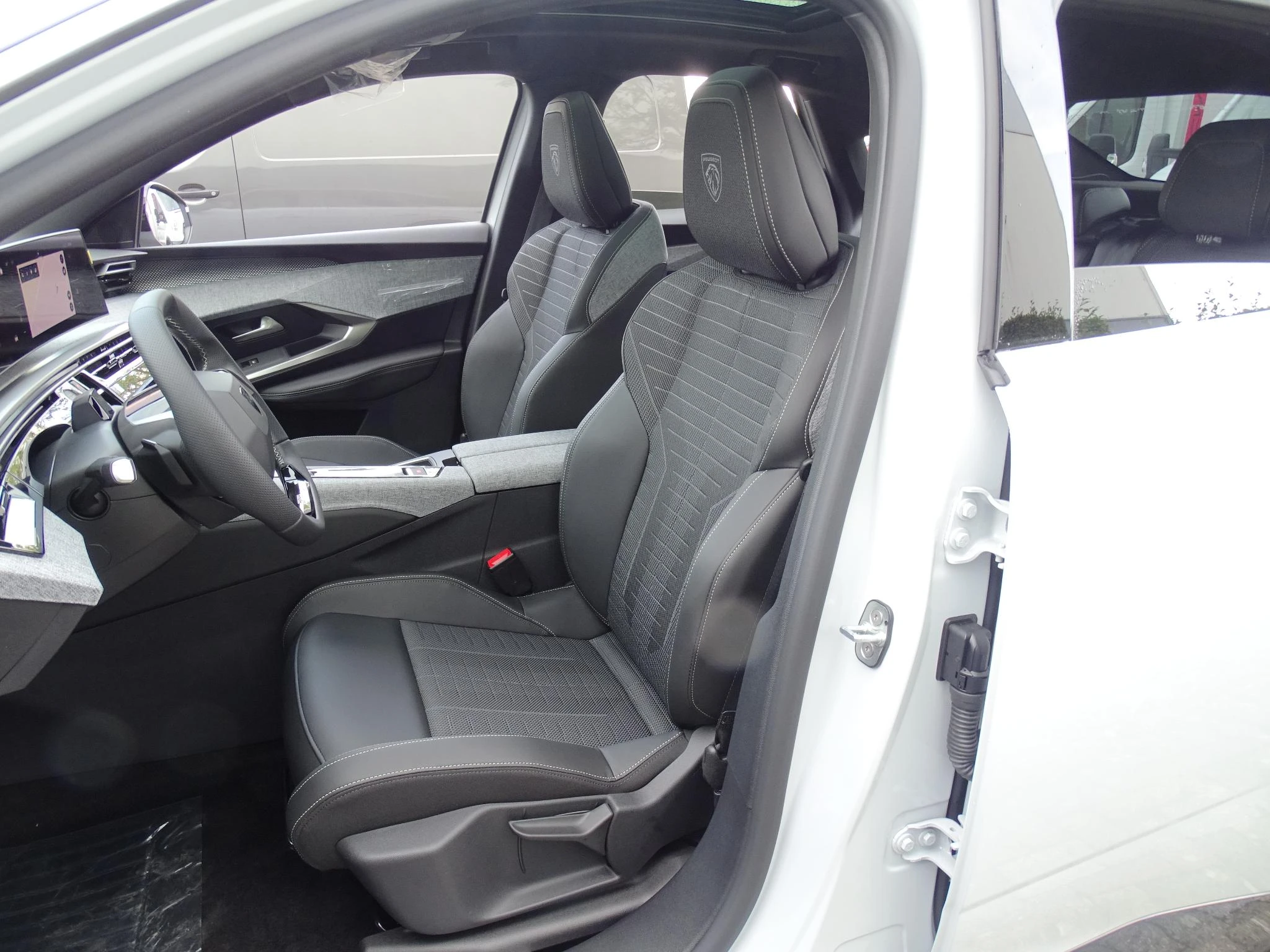 Peugeot-e-3008-image-9