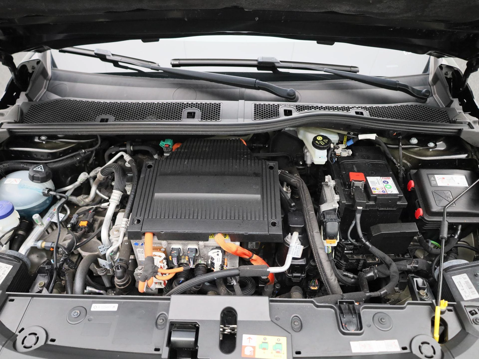 Peugeot-e-208-image-32