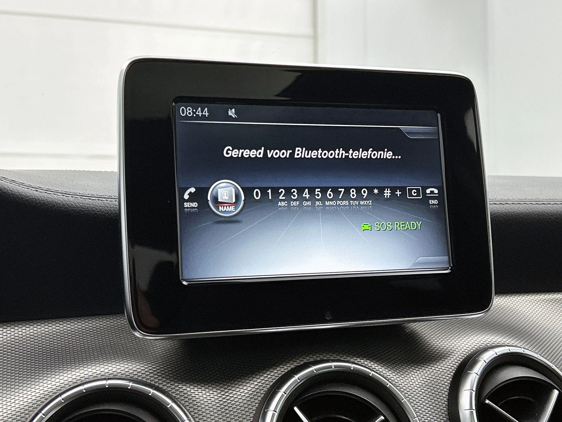 Mercedes-Benz-CLA-image-8