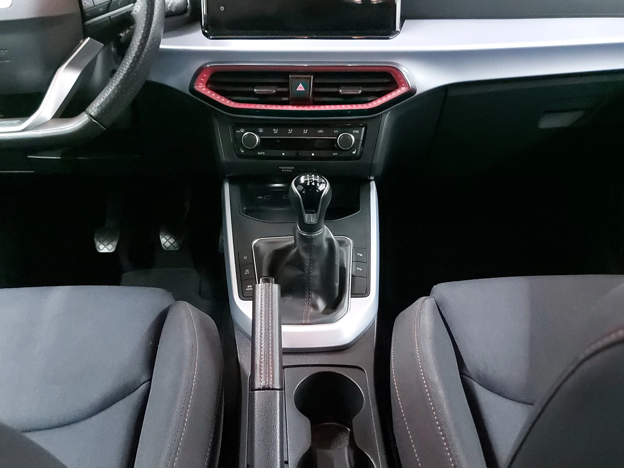 SEAT-Arona-image-13