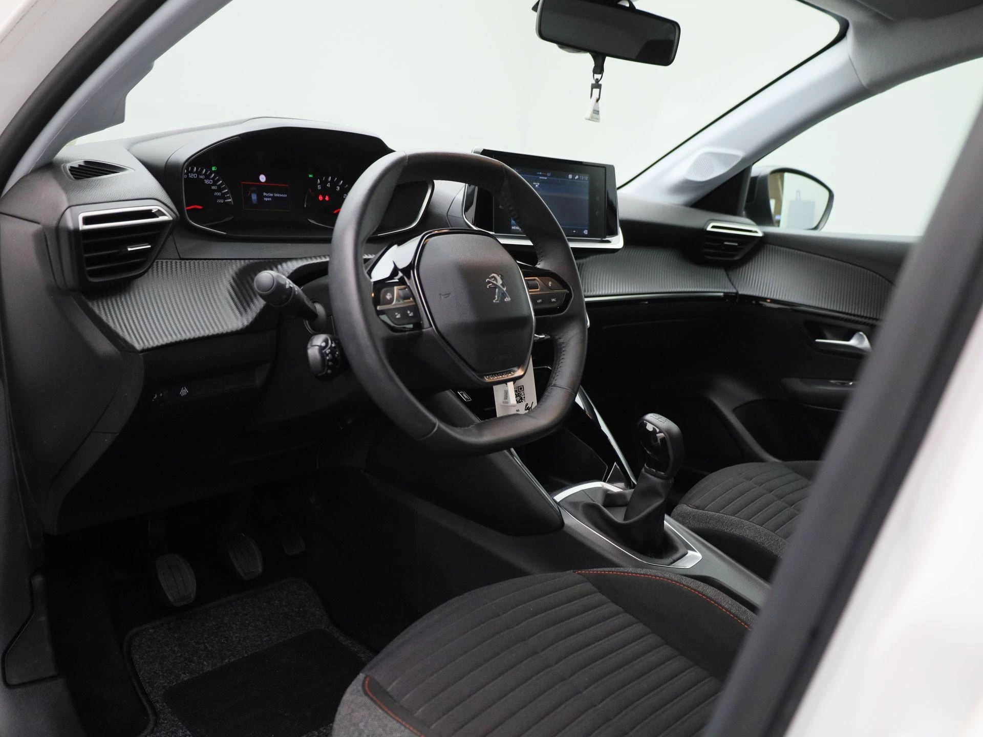 Peugeot-208-image-24