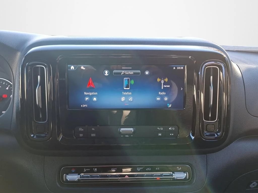 Mercedes-Benz-Vito-image-13