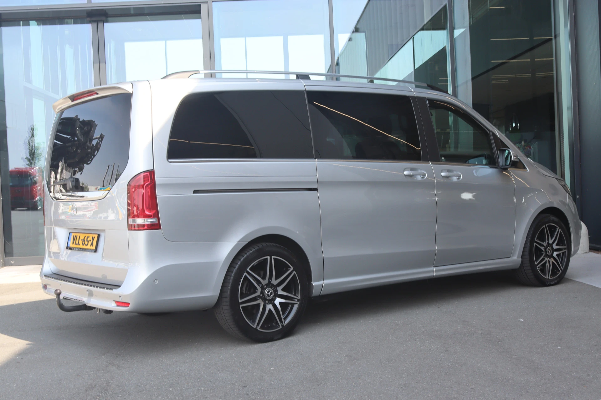 Mercedes-Benz-V-Klasse-image-2