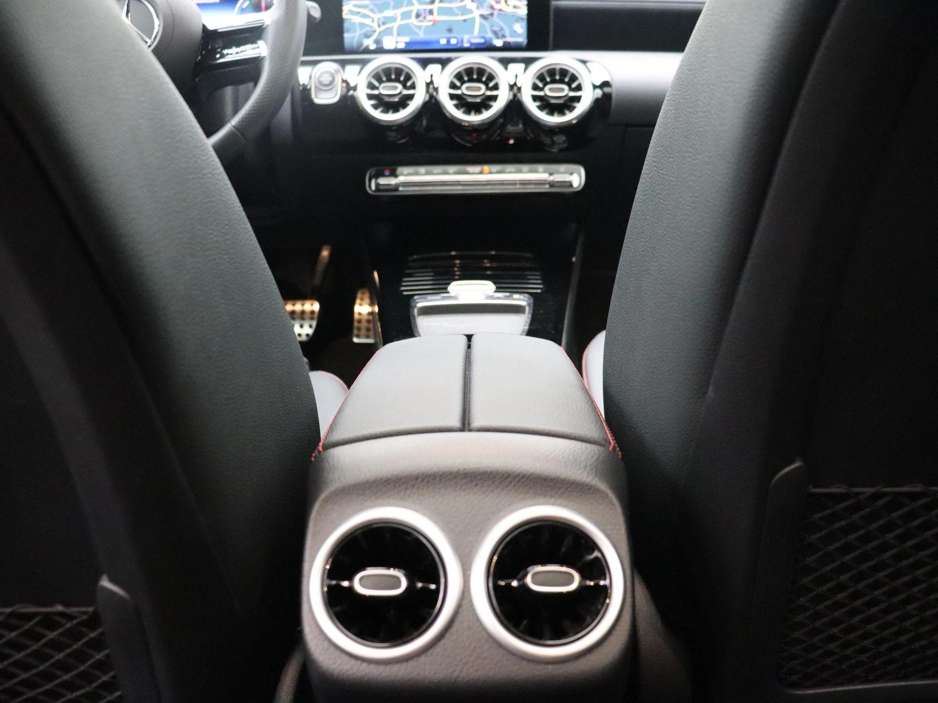 Mercedes-Benz-A-Klasse-image-20