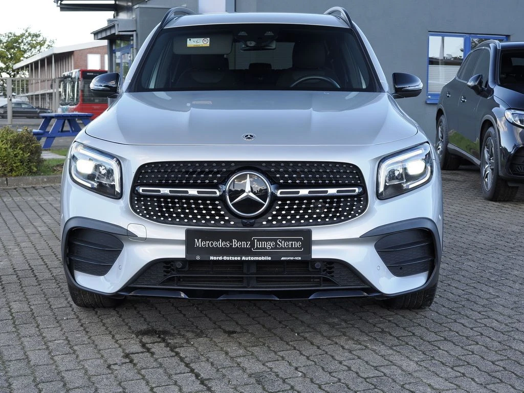 Mercedes-Benz-GLB 220 d-image-3