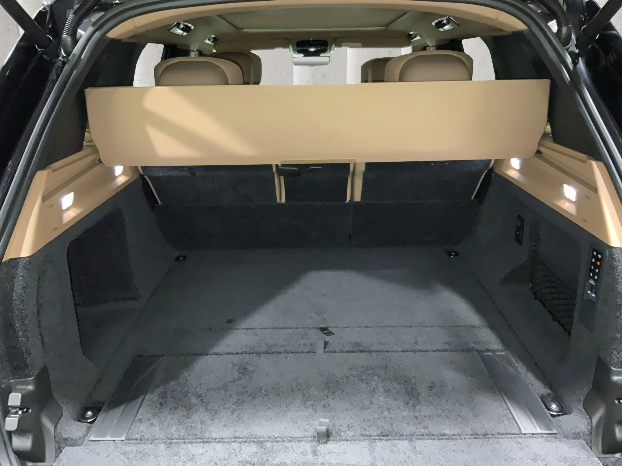 Land Rover-Range Rover-image-16