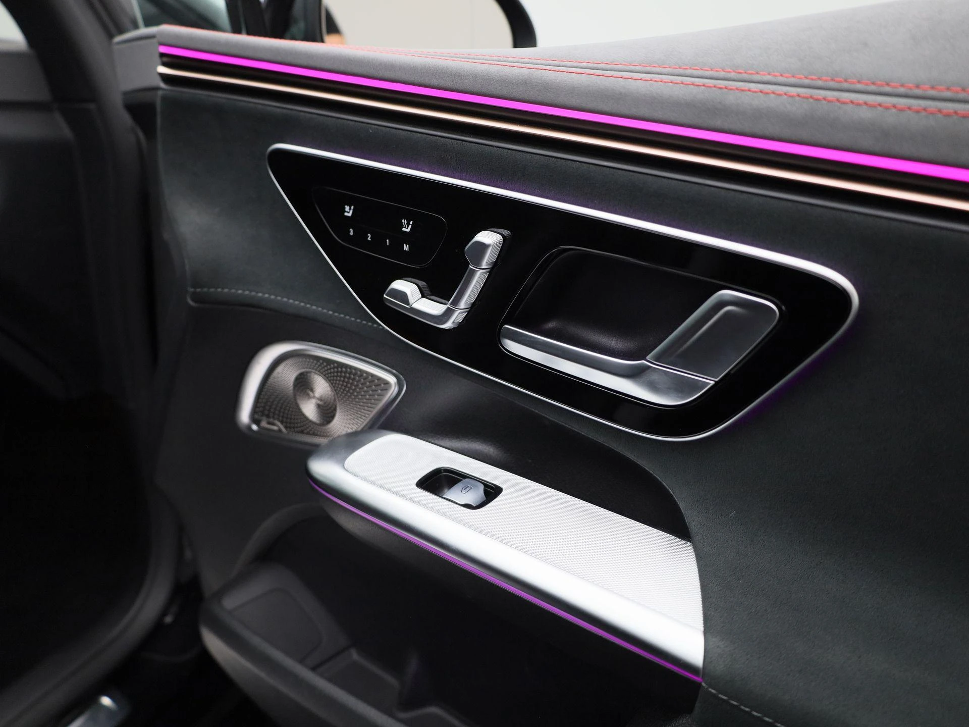 Mercedes-Benz-EQE-image-58
