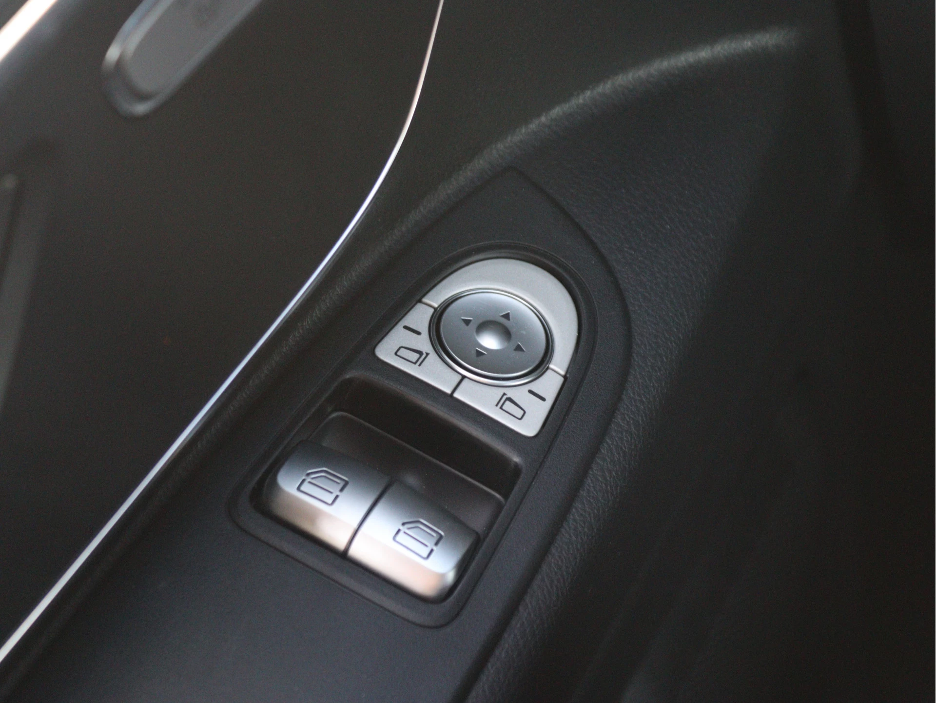 Mercedes-Benz-eVito-image-4