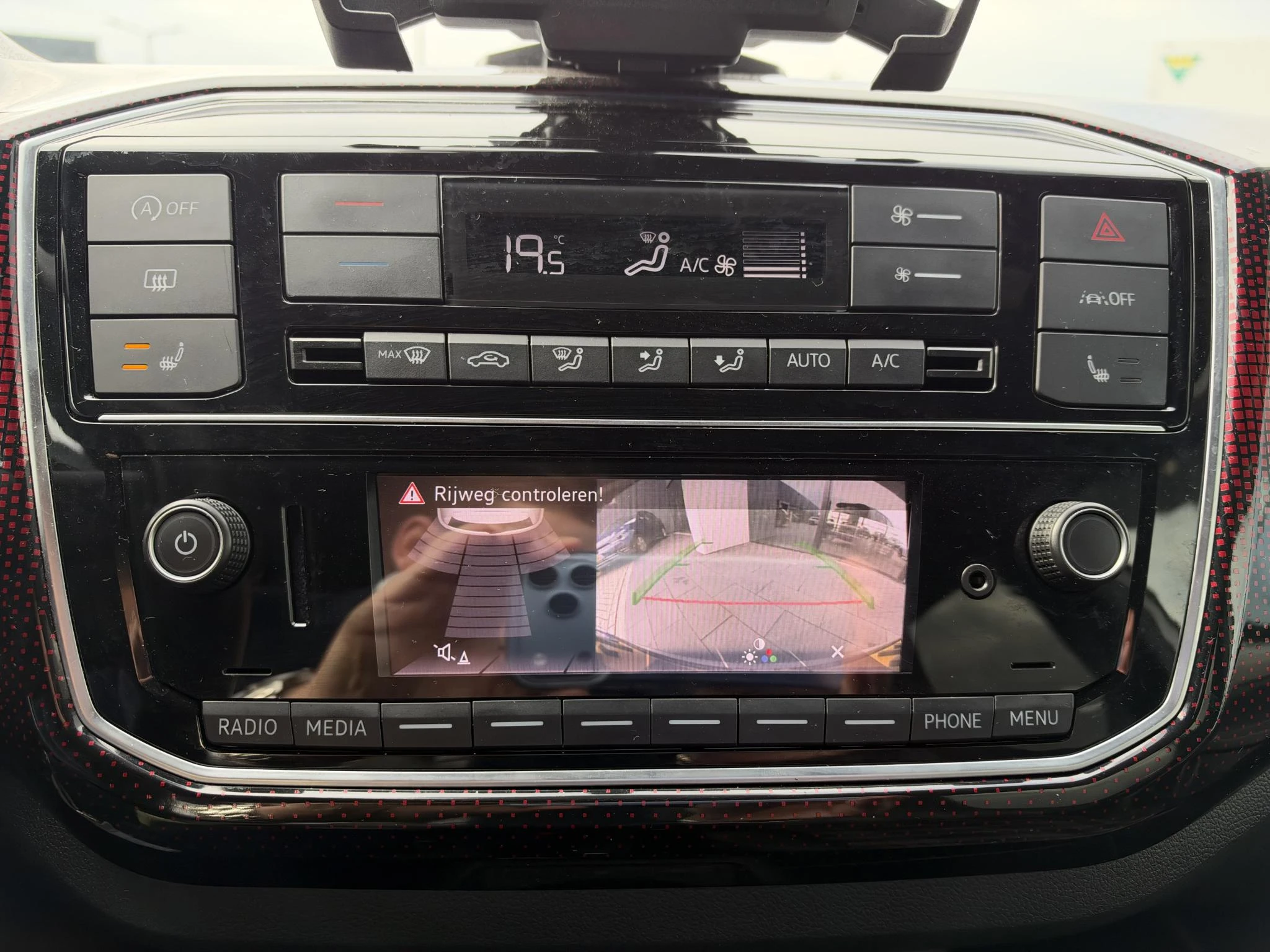 Volkswagen-up!-image-7
