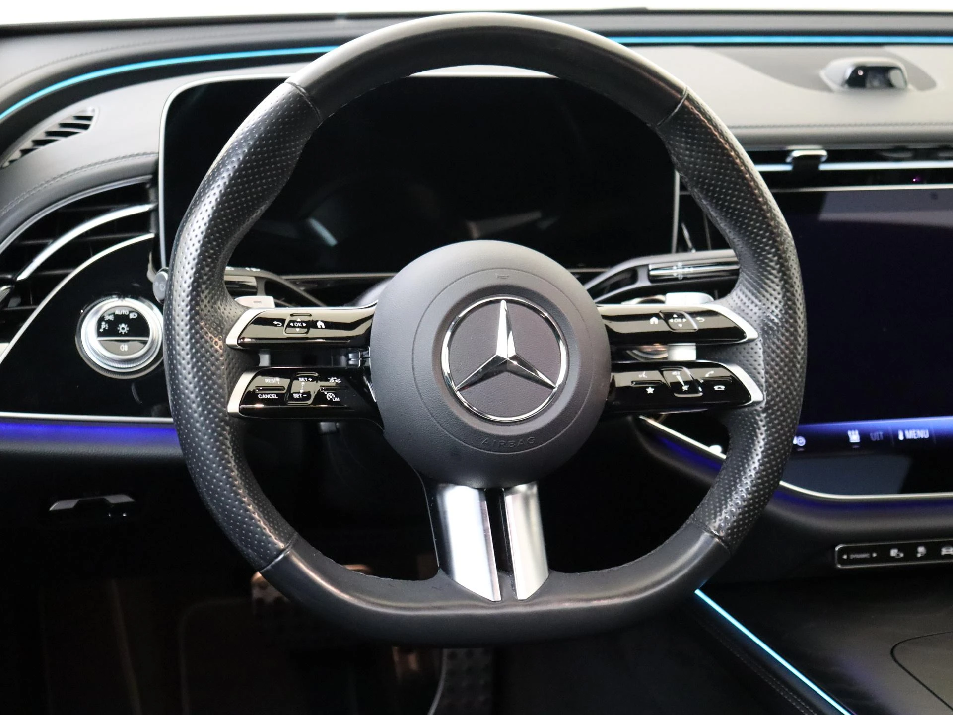 Mercedes-Benz-E-Klasse-image-9
