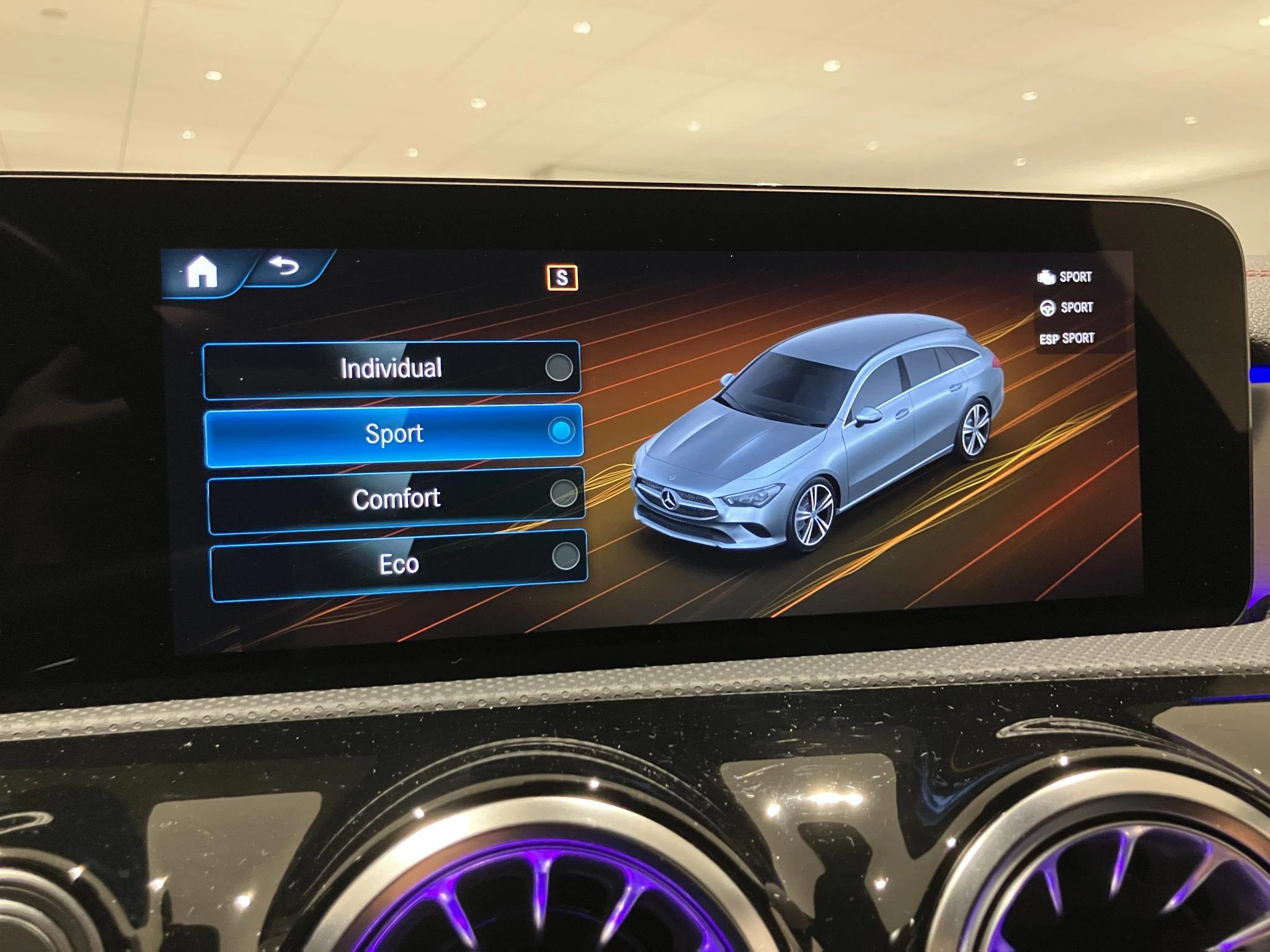 Mercedes-Benz-CLA-image-25