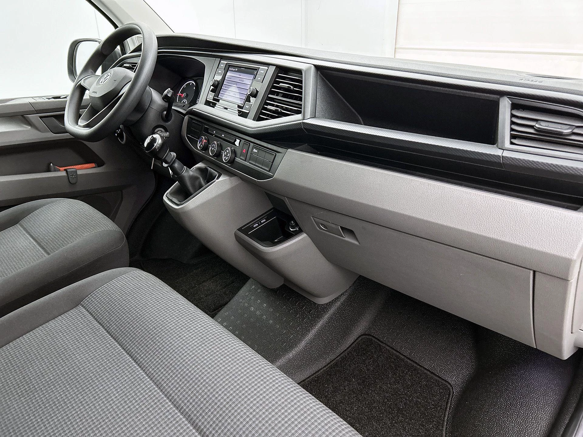 Volkswagen Transporter 2.0 TDI L1H1 90PK