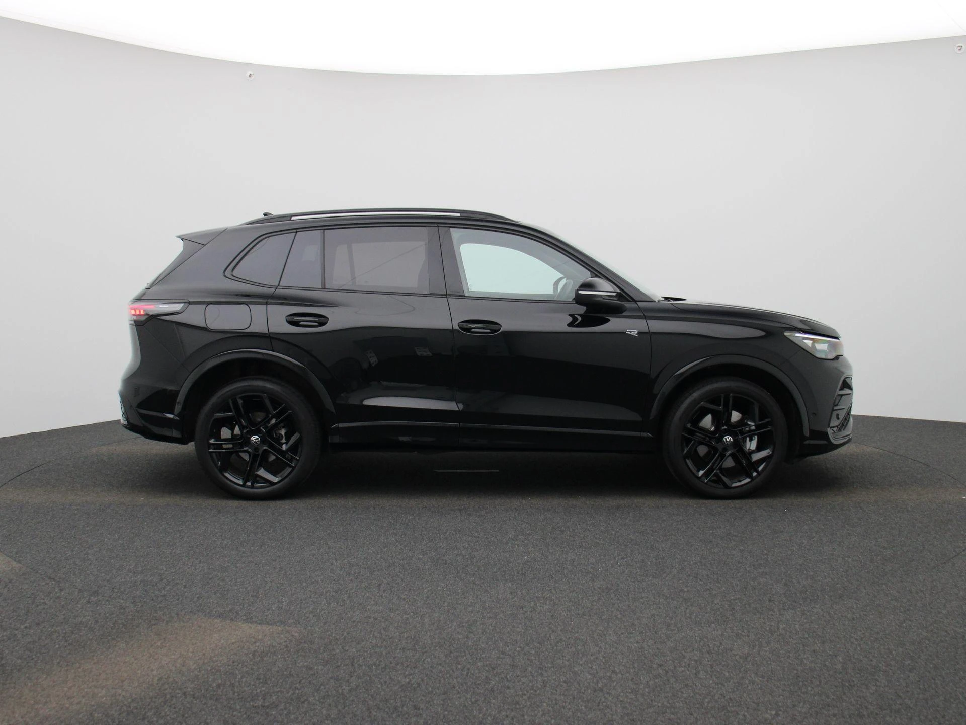 Volkswagen-Tiguan-image-5