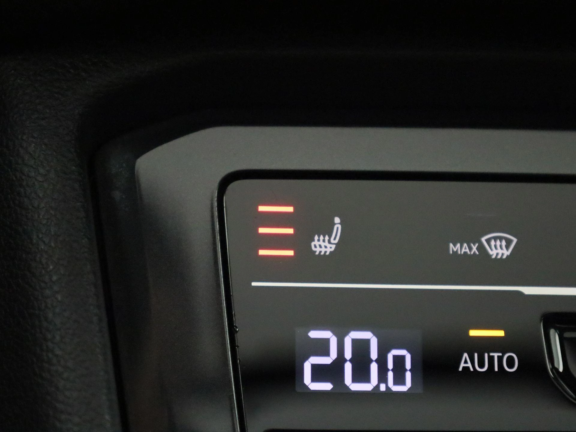 Volkswagen-Tiguan-image-19