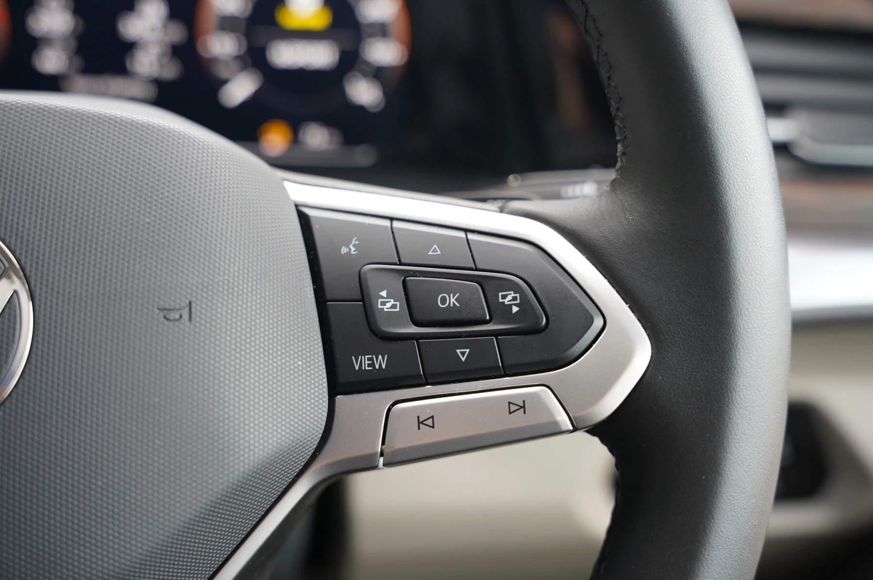 Volkswagen-Multivan-image-17