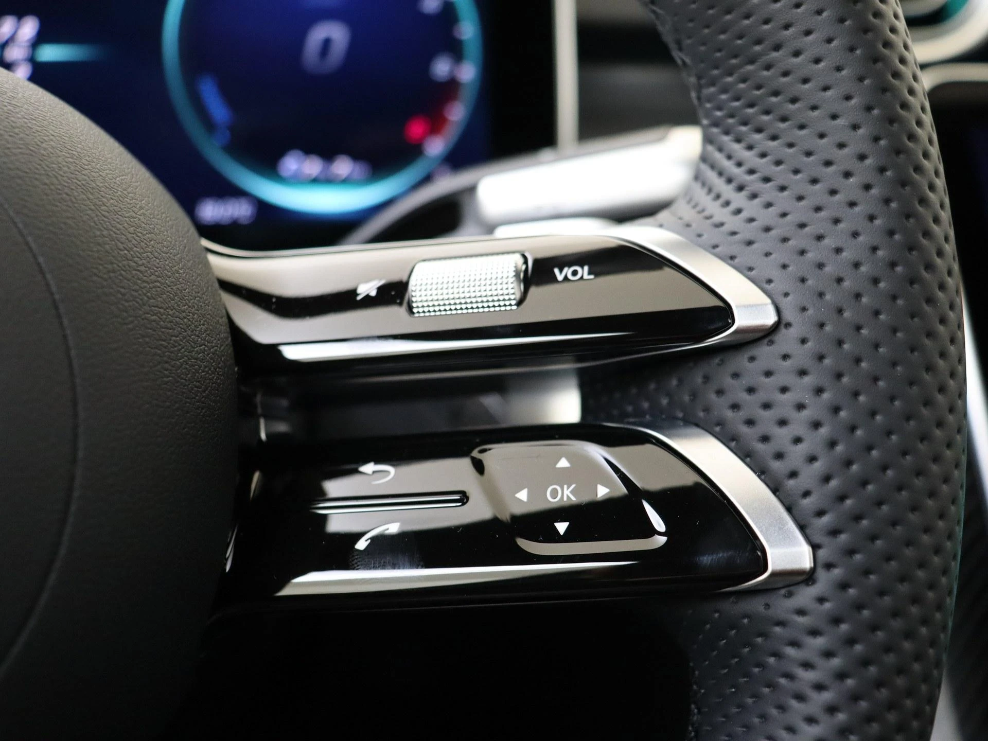 Mercedes-Benz-C-Klasse-image-8
