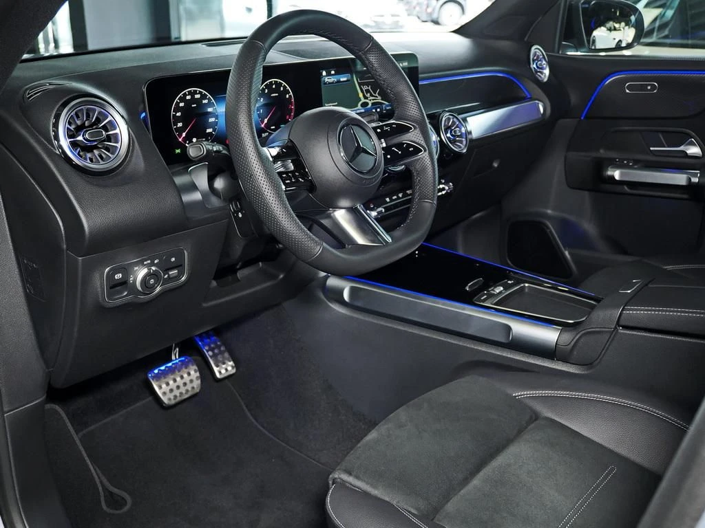 Mercedes-Benz-GLB 200-image-5