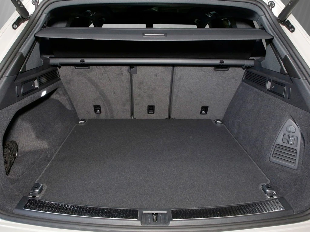 Volkswagen-Touareg-image-5