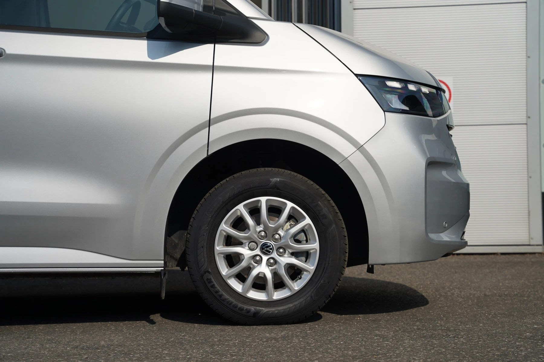 Volkswagen-Transporter-image-34