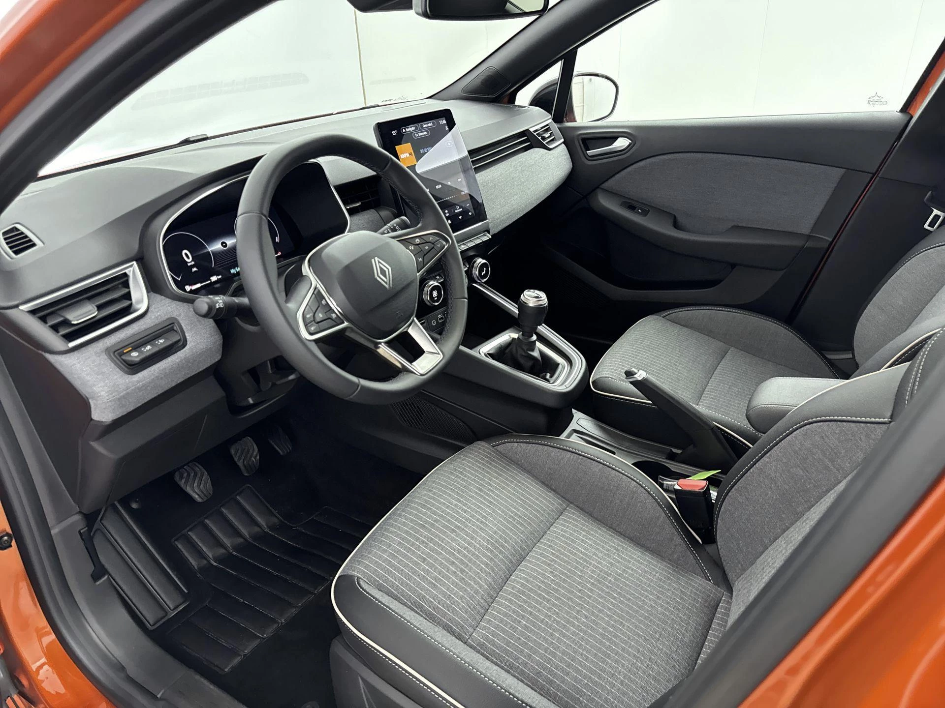 Renault-Clio-image-15