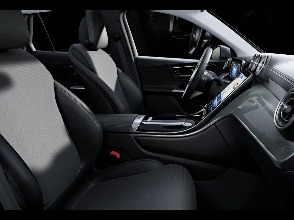 Mercedes-Benz-GLC 200-image-10