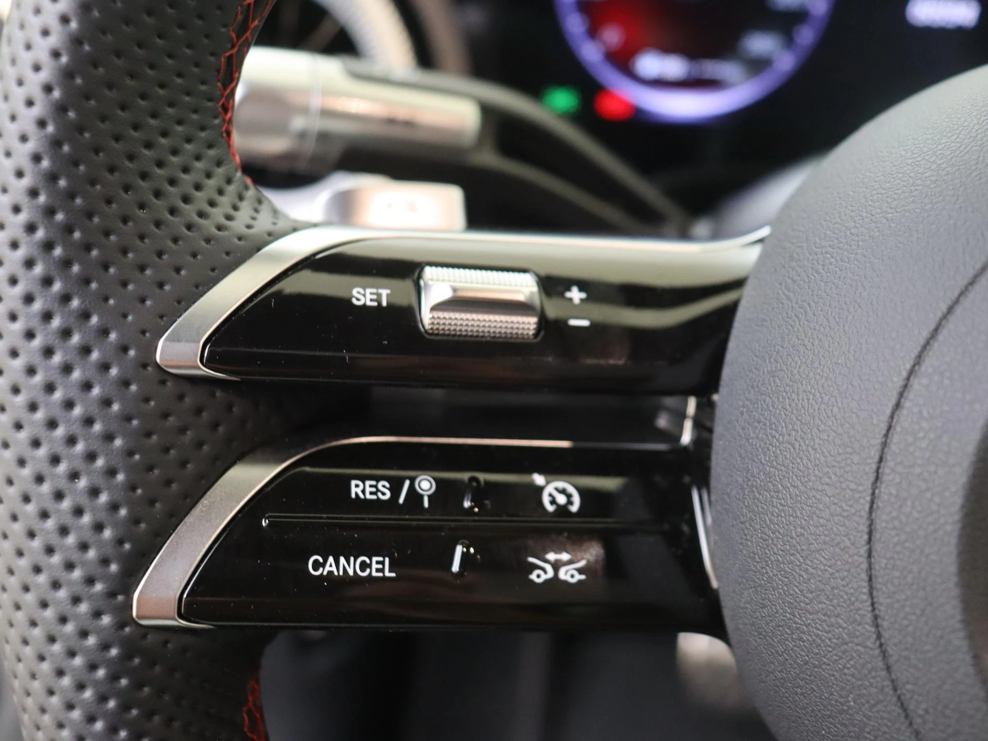 Mercedes-Benz-CLA-image-11