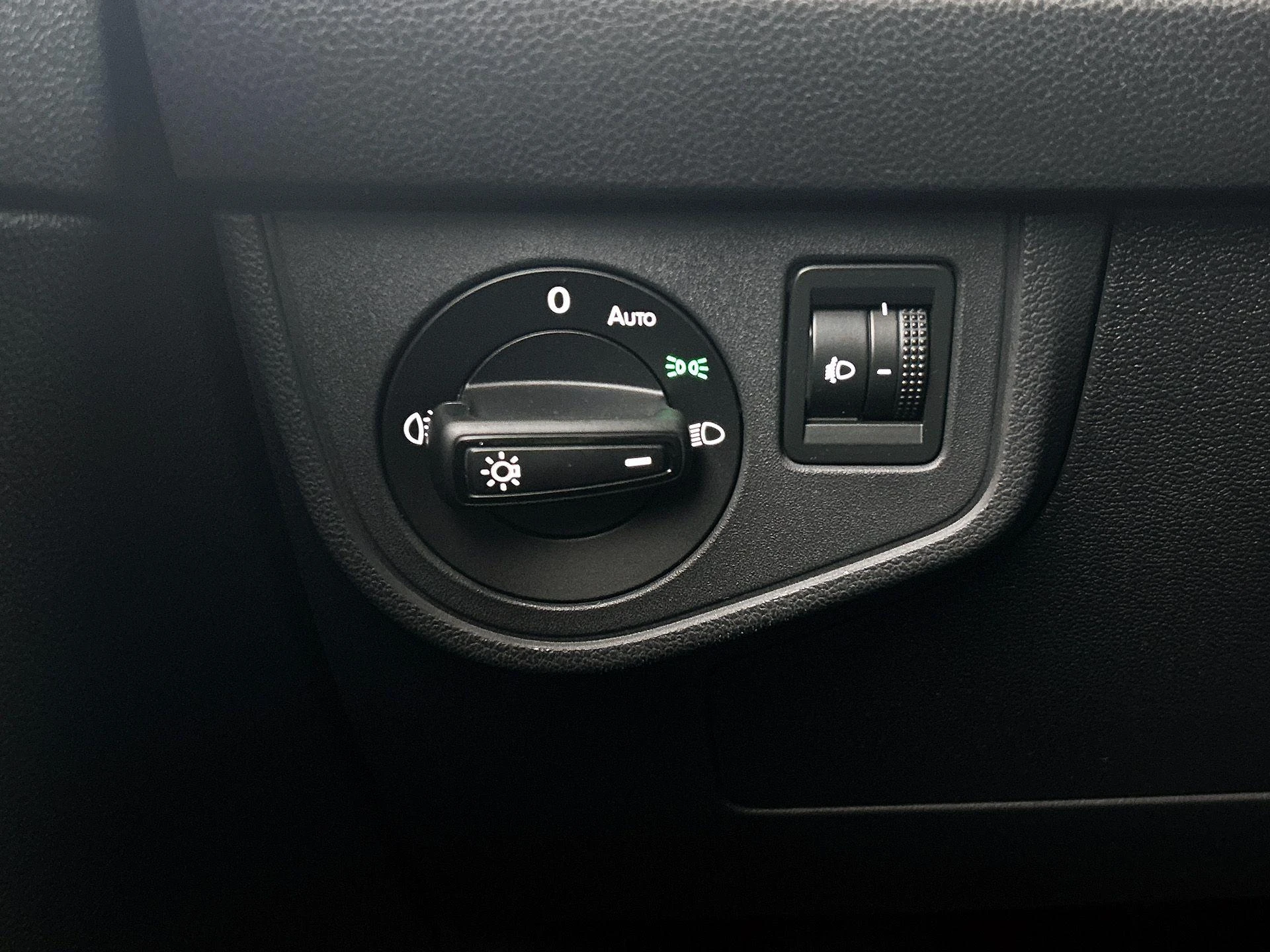 Volkswagen-Polo-image-18