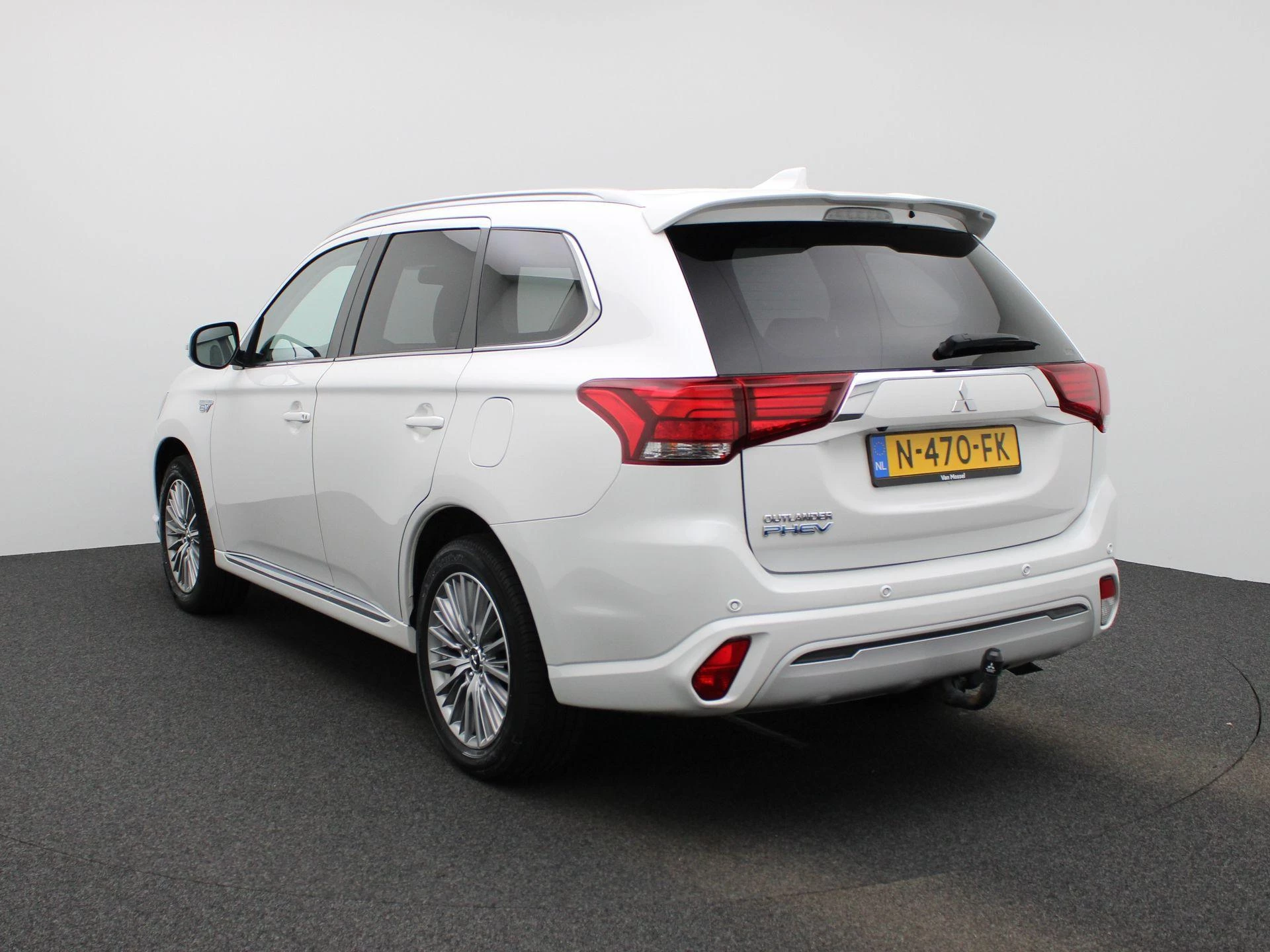 Mitsubishi-Outlander-image-1