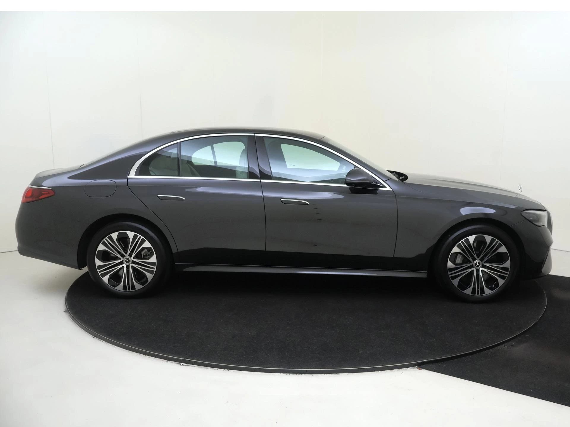 Mercedes-Benz-E-Klasse-image-10