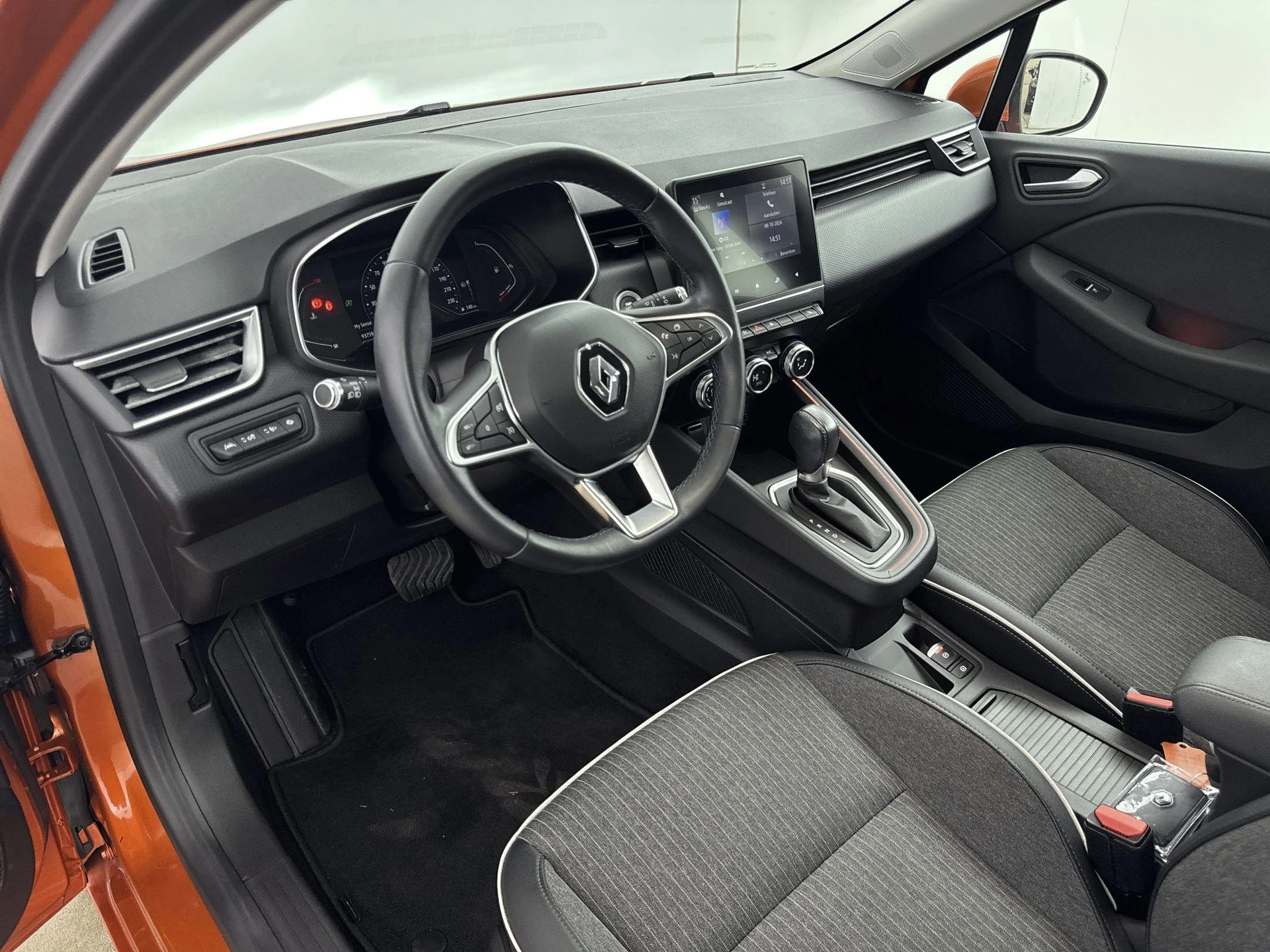 Renault-Clio-image-8