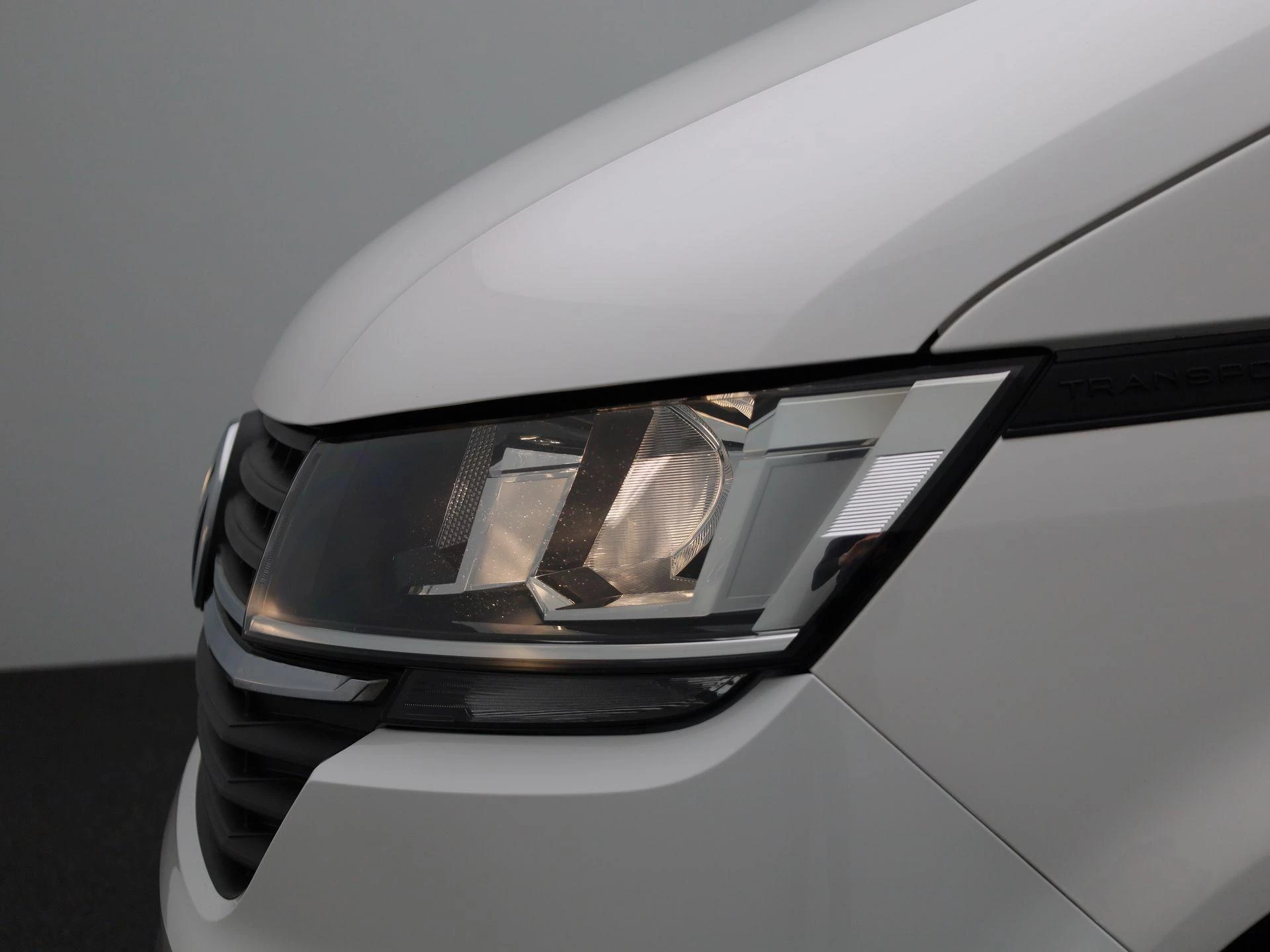 Volkswagen-Transporter-image-18