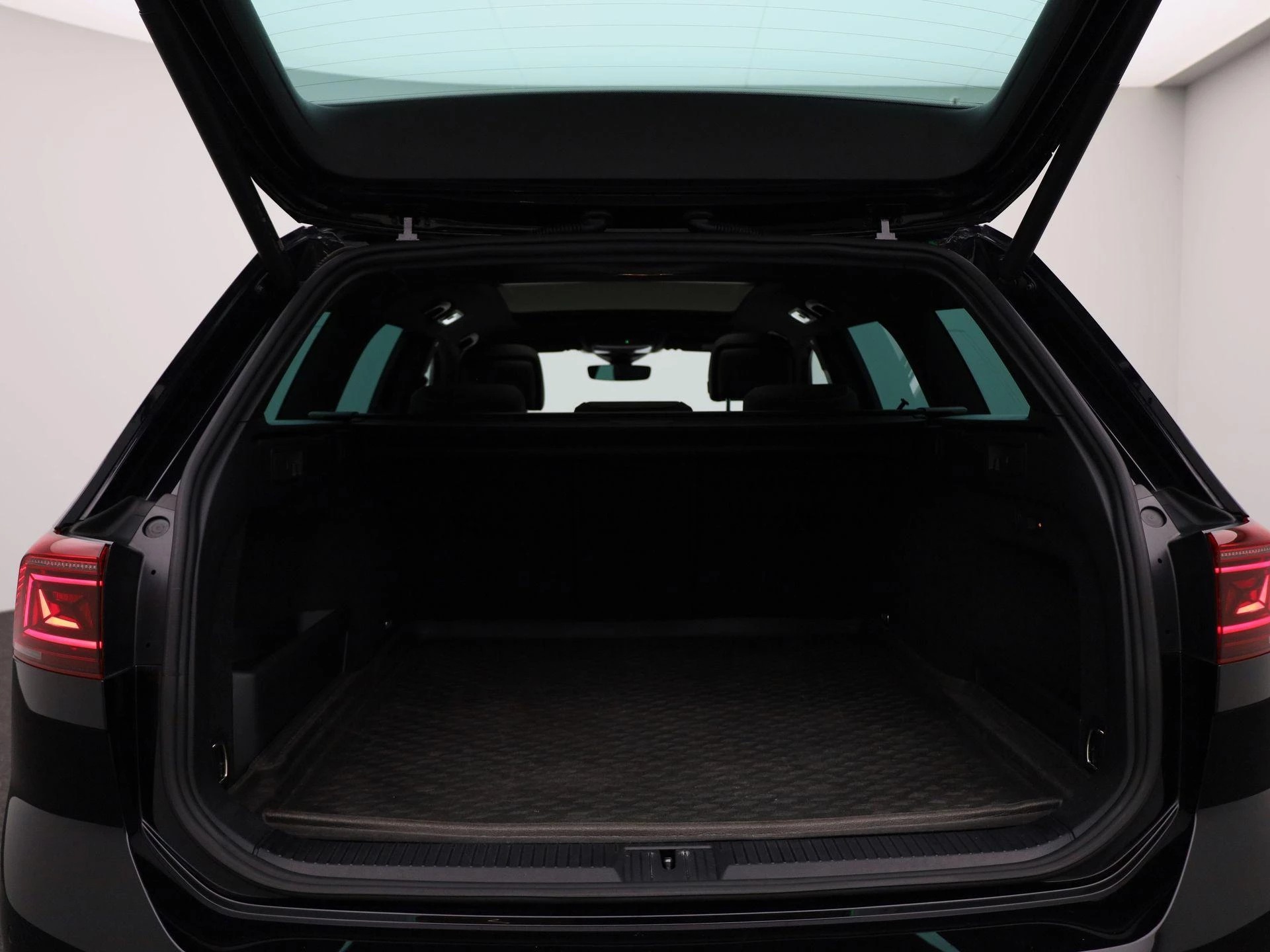 Volkswagen-Passat-image-13