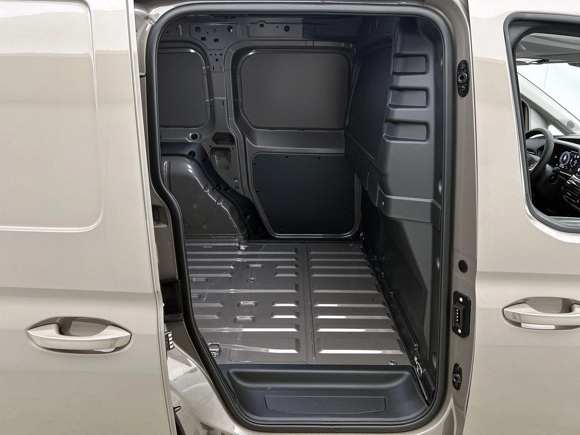 Volkswagen-Caddy-image-27