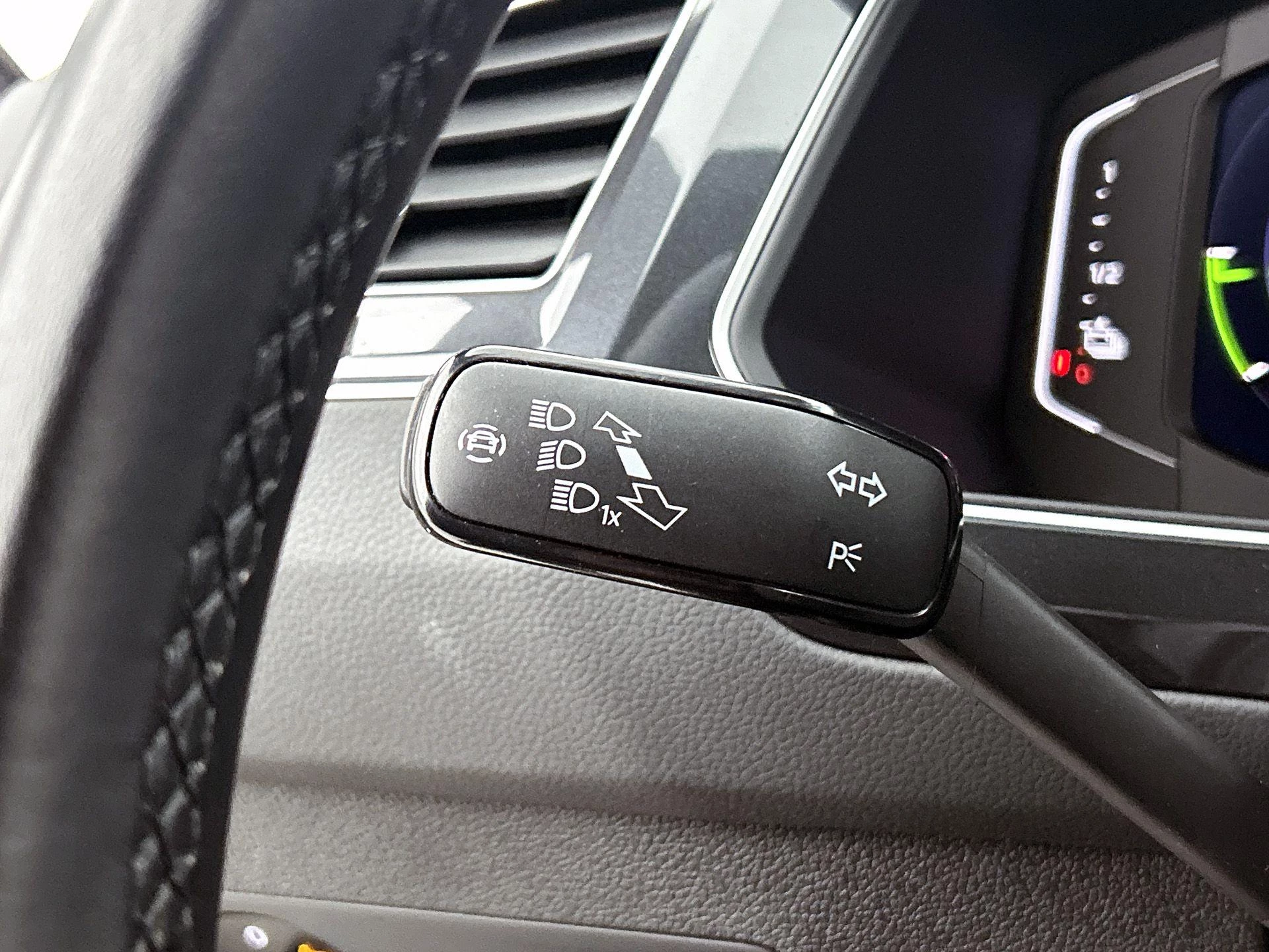 Volkswagen-Tiguan-image-11