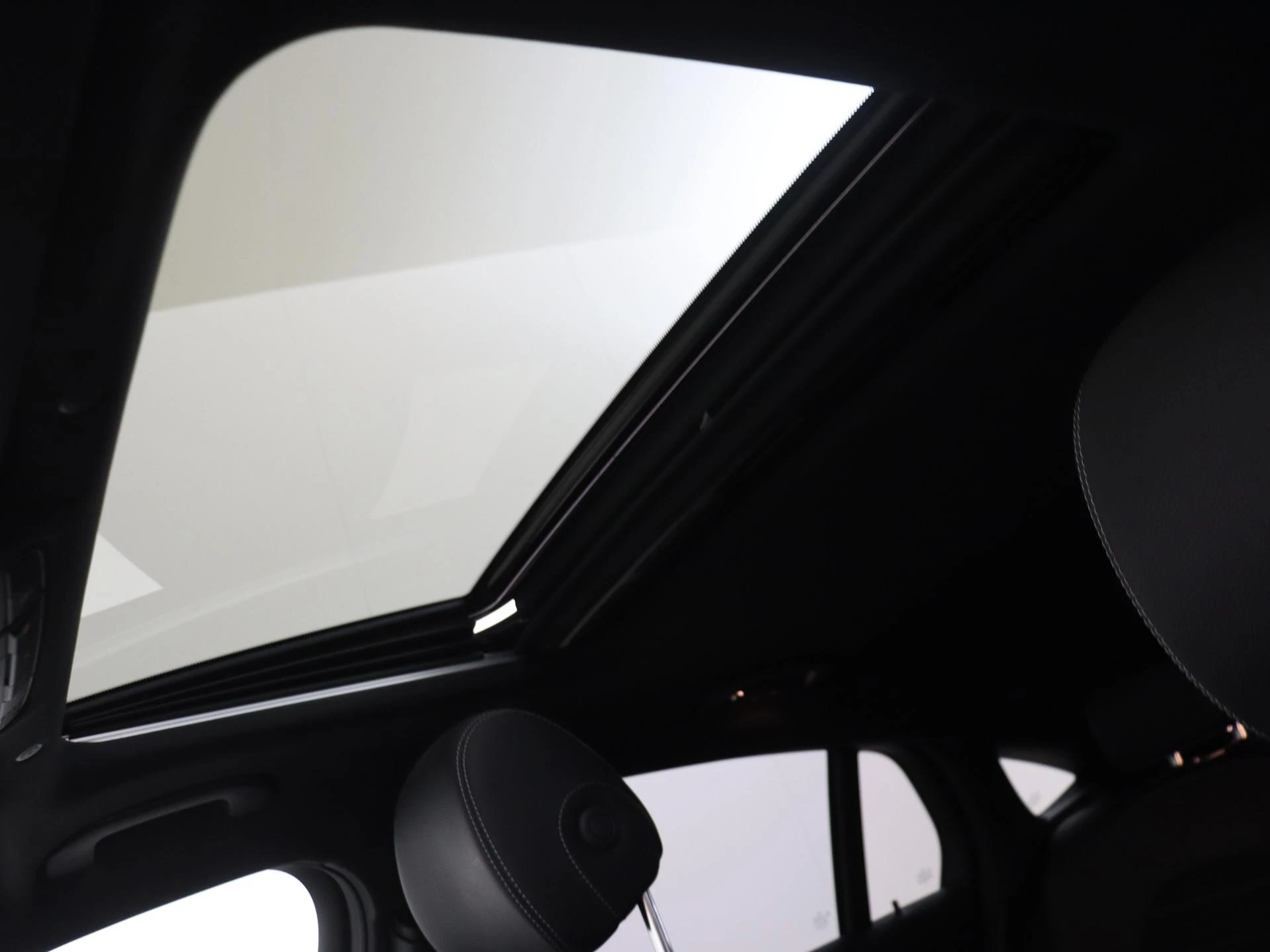Mercedes-Benz-GLC-image-27