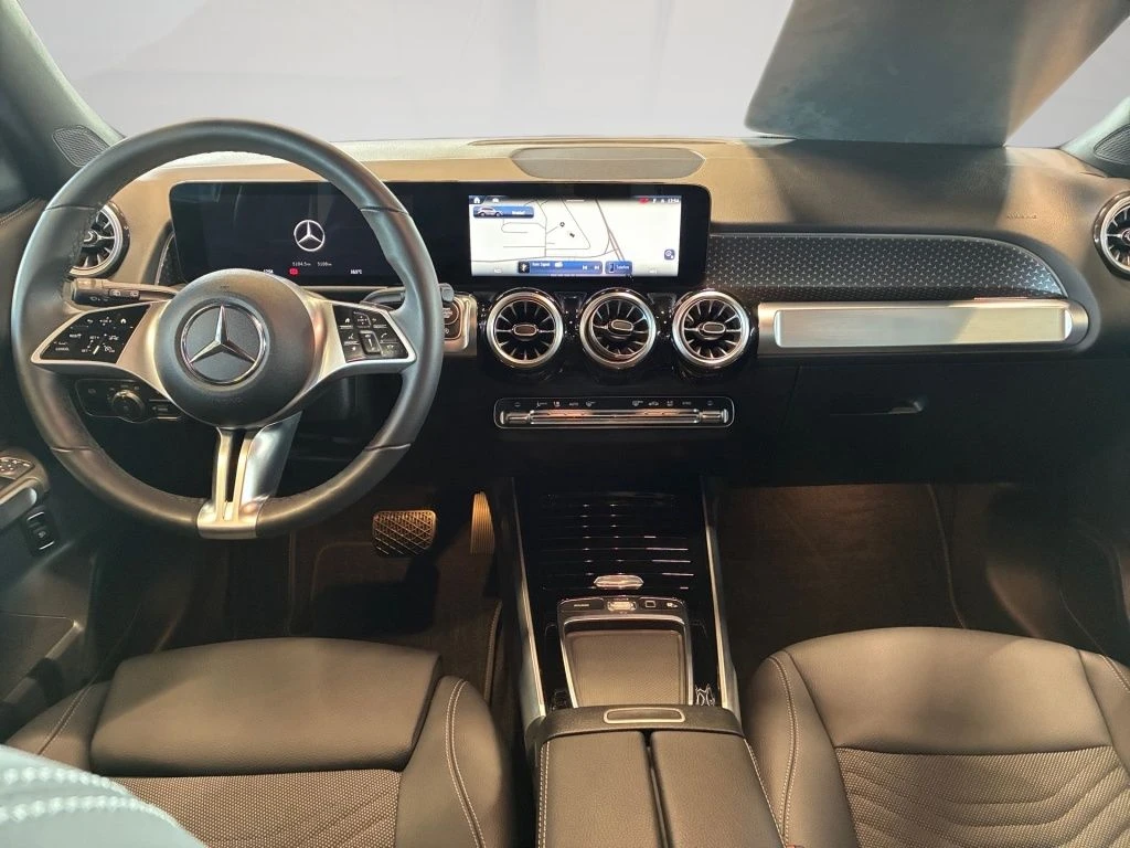 Mercedes-Benz-GLB 200 d-image-11