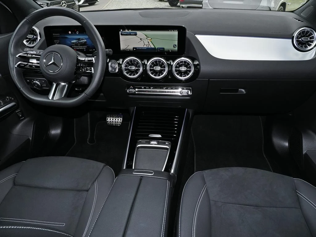 Mercedes-Benz-GLA 200-image-12