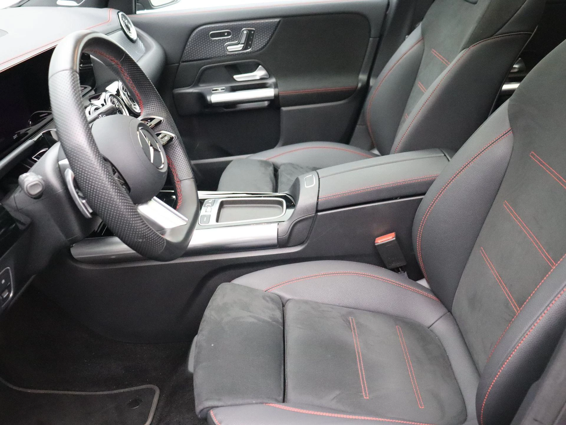 Mercedes-Benz EQA 250+ Star Edition + PANORAMISCH DAK + BURMESTER + HEAD UP + CARPLAY