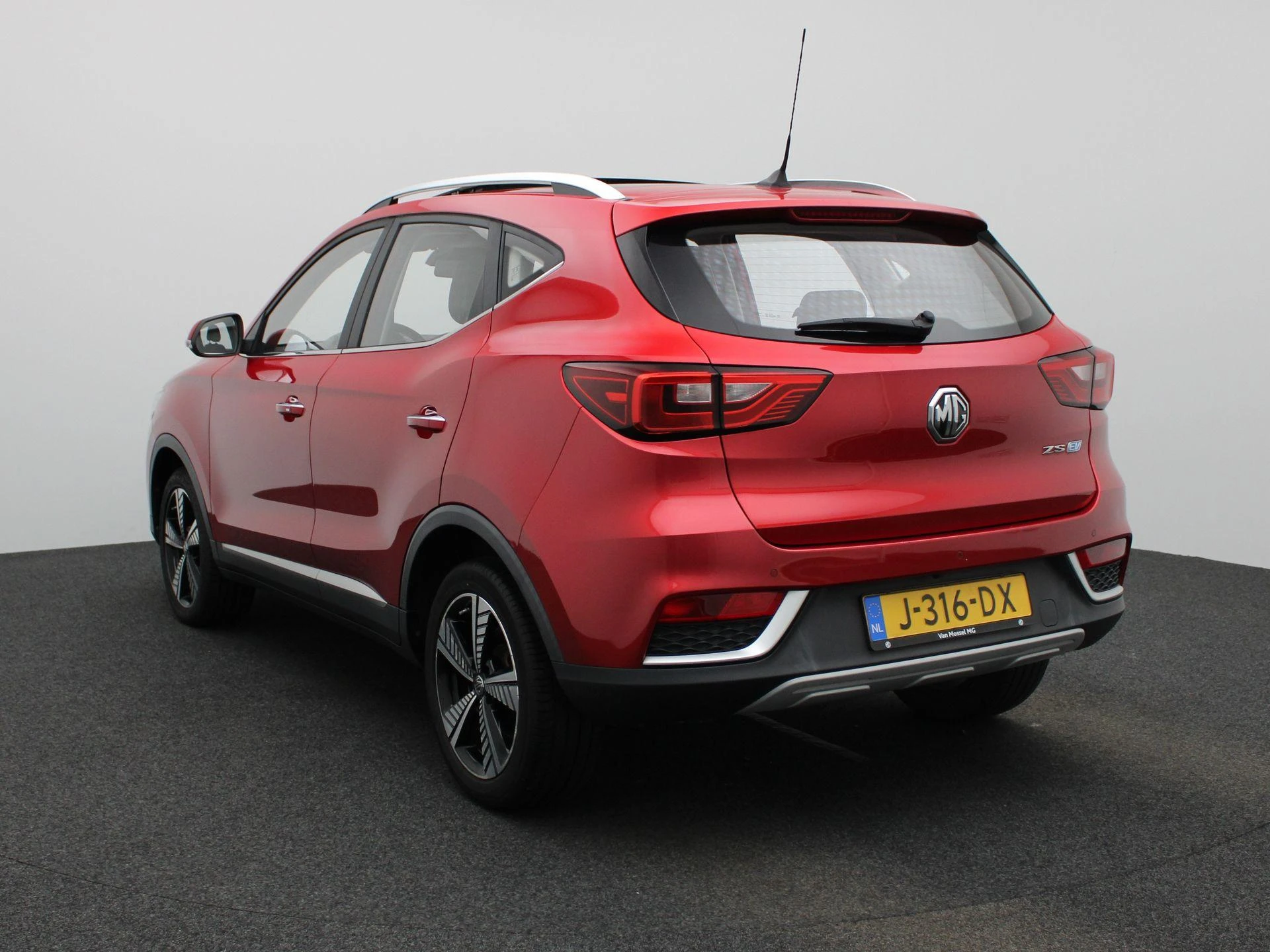 MG-ZS EV-image-2