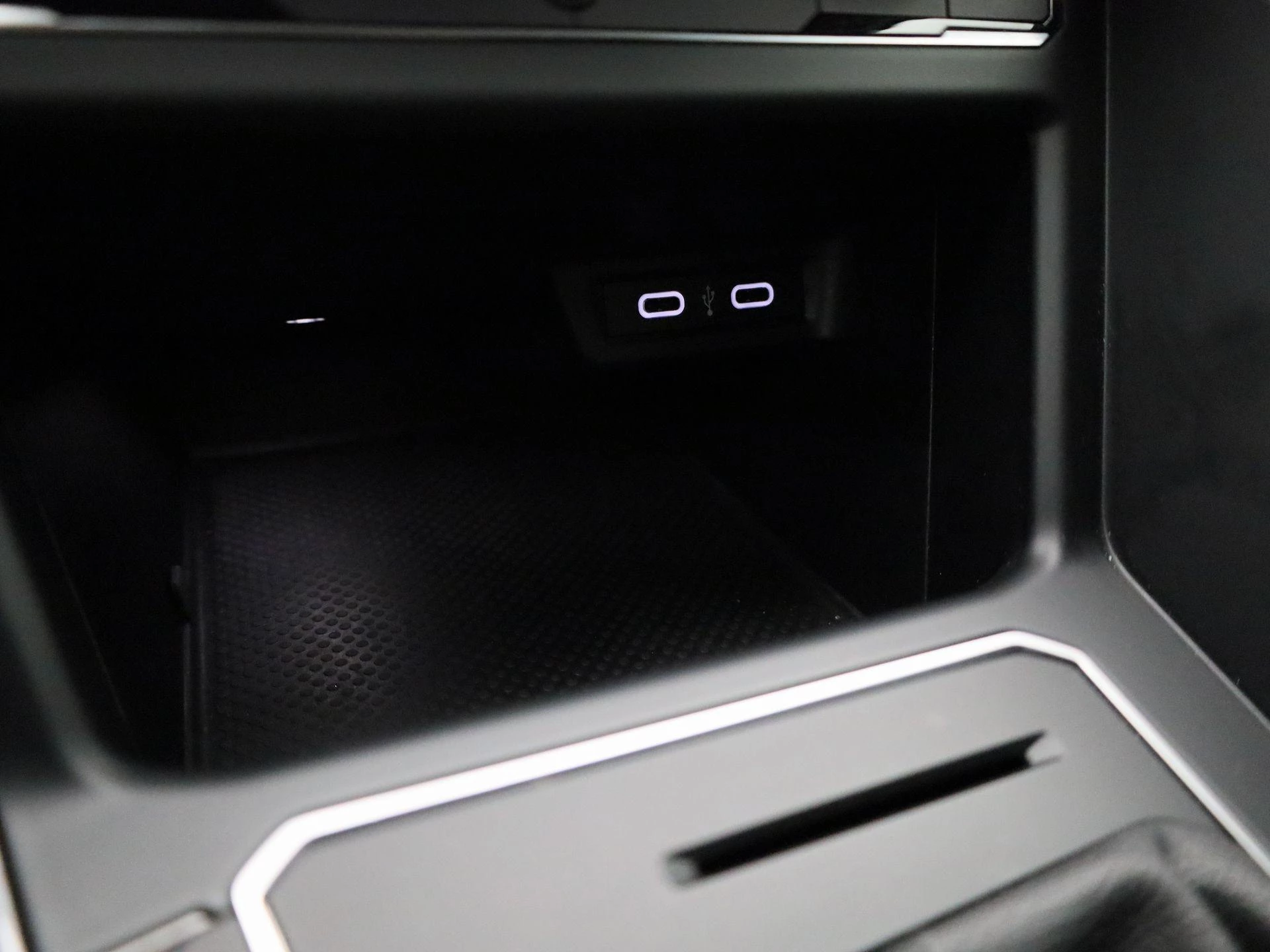Volkswagen-Polo-image-24