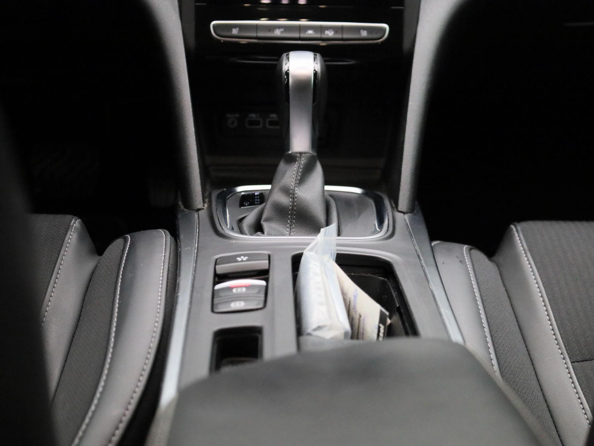 Renault-Mégane Estate-image-9