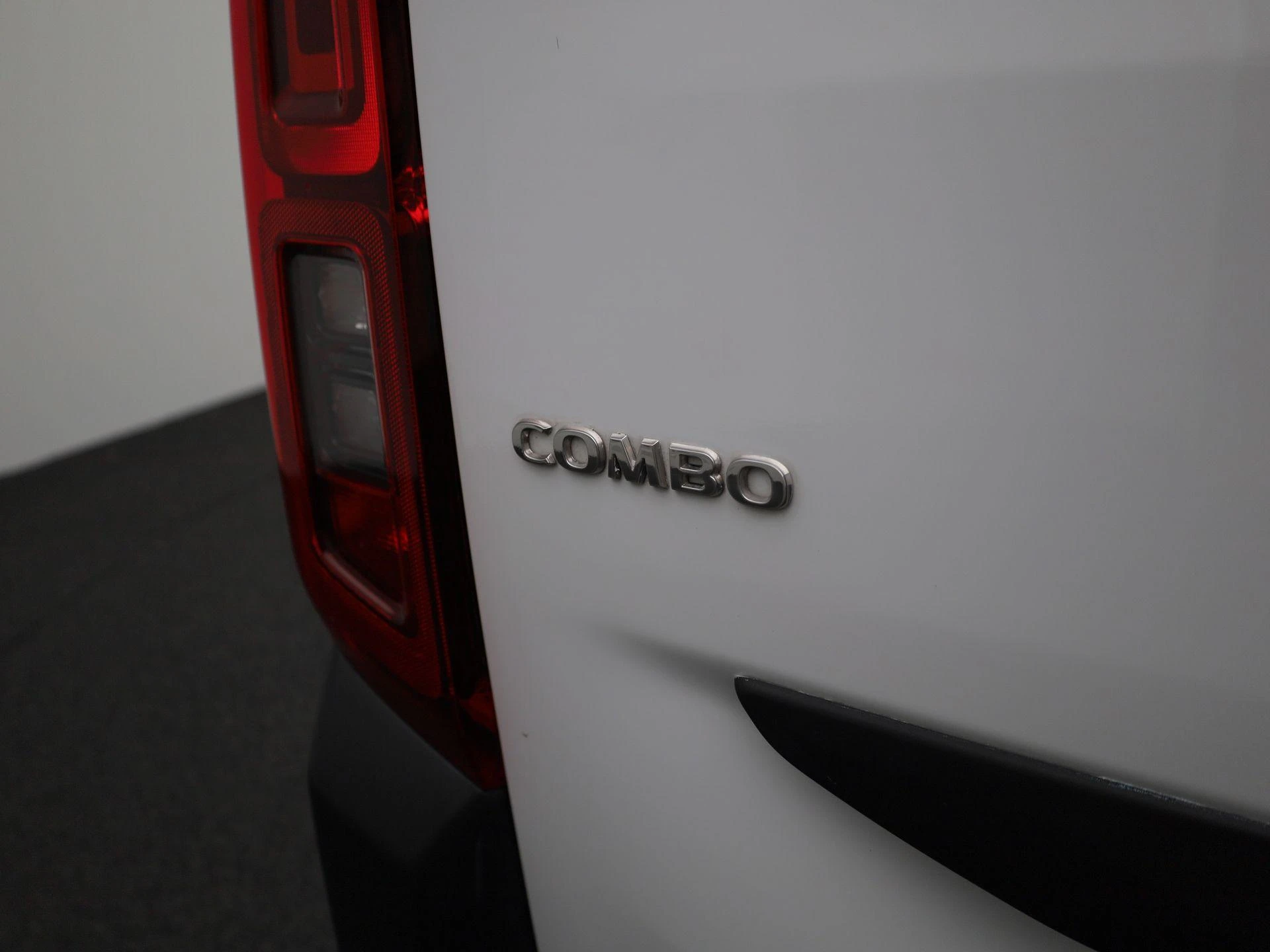 Opel-Combo Life-image-24